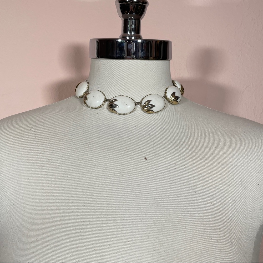 Vintage 50’s Mid Century Modern Fall Autumn Leaf Cottage Core Hook Back Necklace - Picture 7 of 8